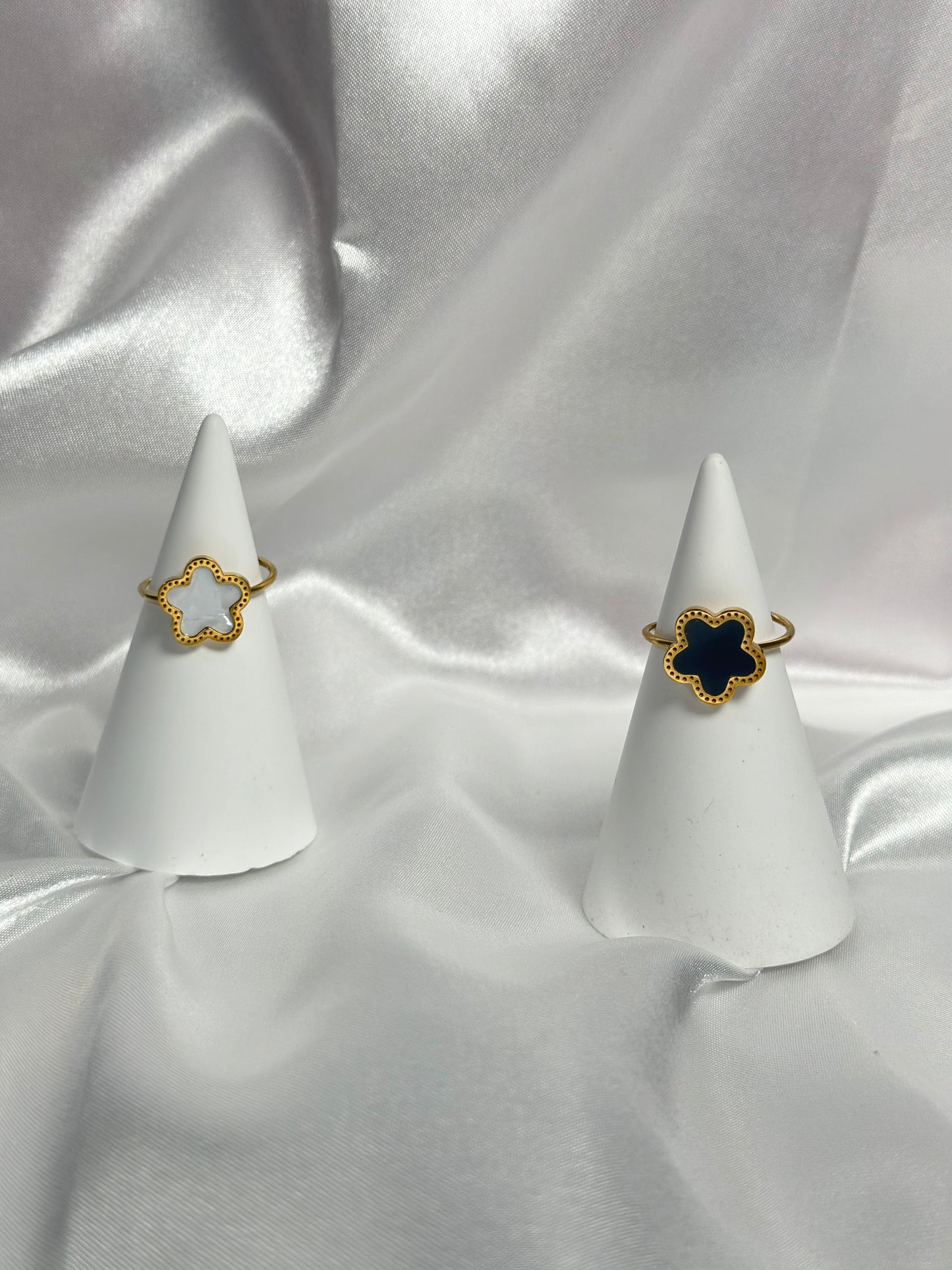 Clover Rings