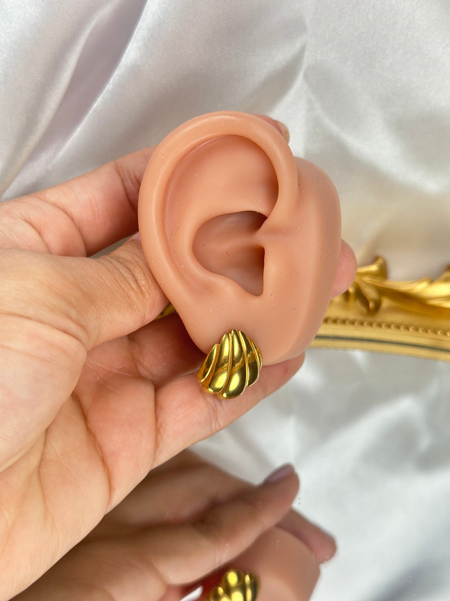 Concha earring