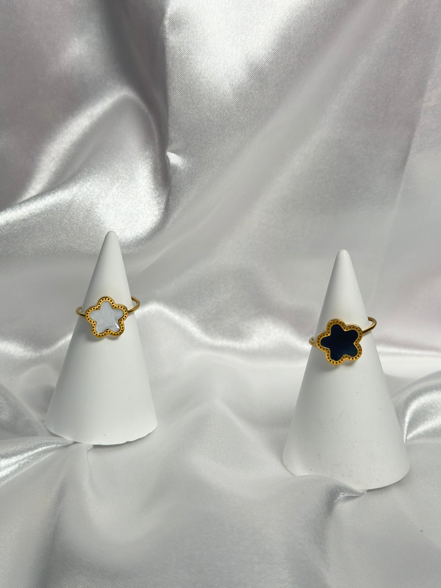 Clover Rings