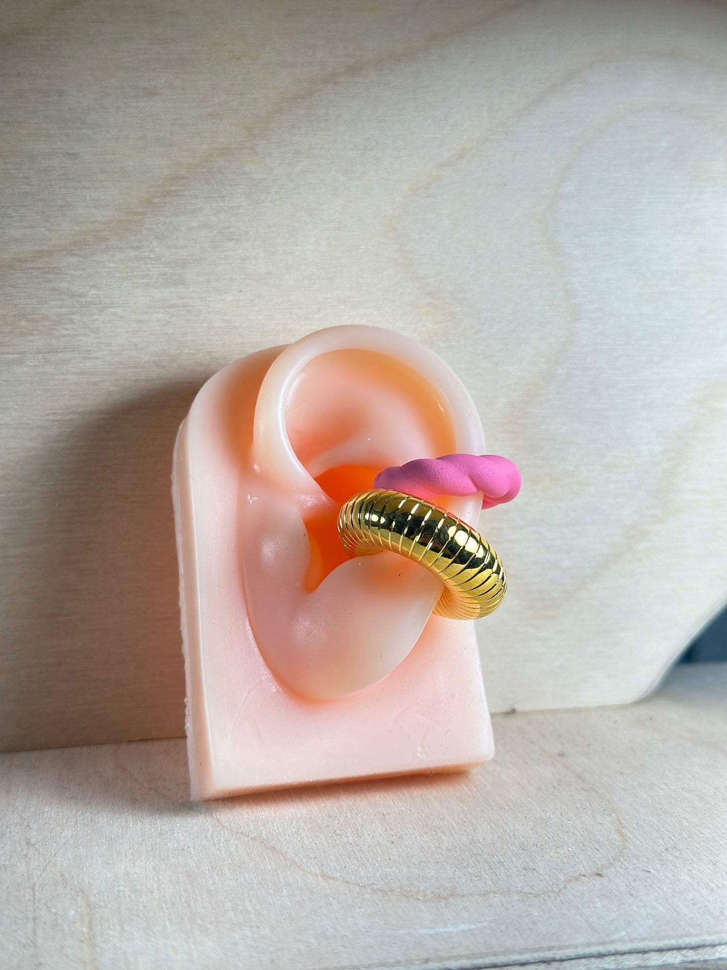 Ear Cuff Pink & Gold