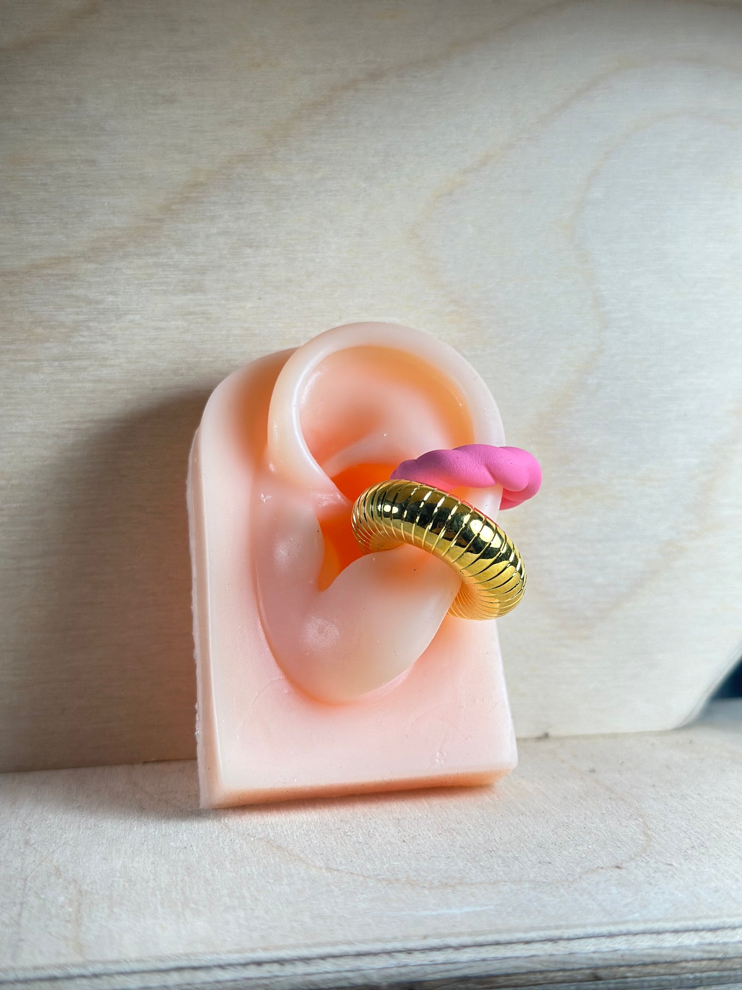 Ear Cuff Pink & Gold