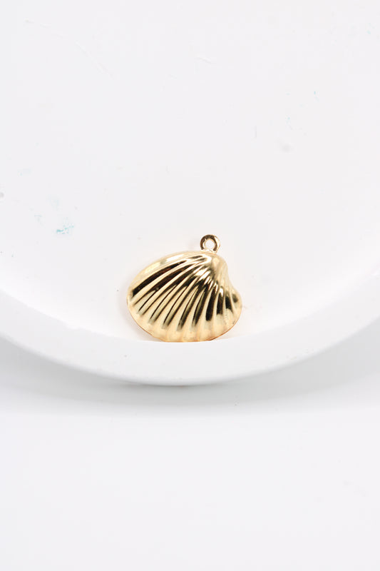 Concha charm