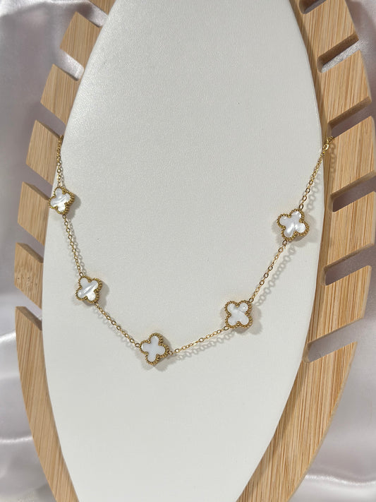 While Clover Necklace